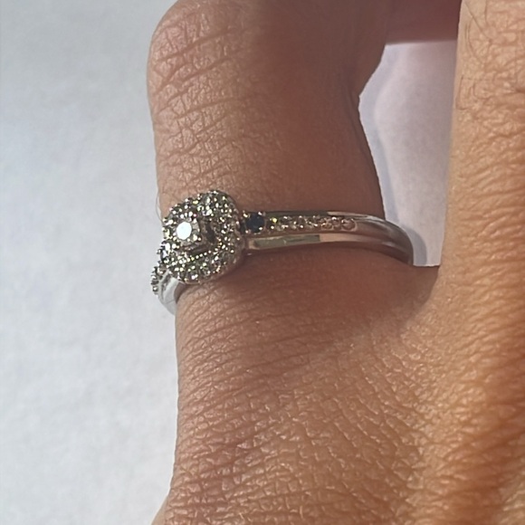 Solid 10K White Gold Diamond and Blue Sapphire Ring - Picture 6 of 11